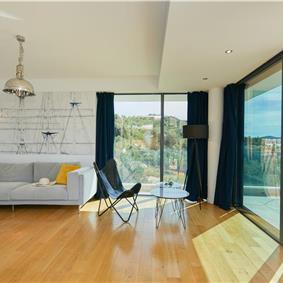 6 Bedroom Seafront Villa with Pool near Slano, Sleeps 12-14